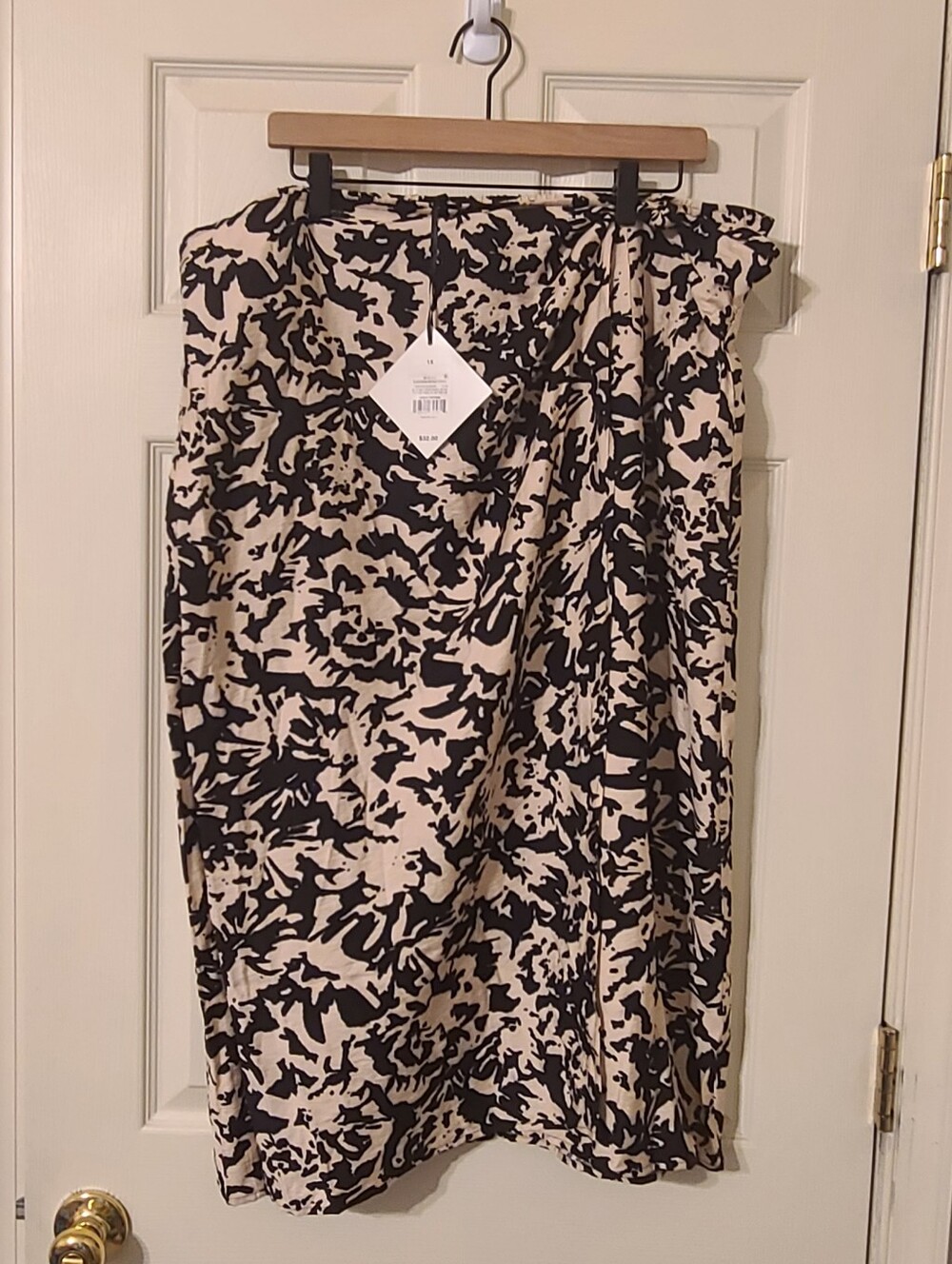 Ava & Viv Black and Cream Abstract Print Midi Skirt - 1x